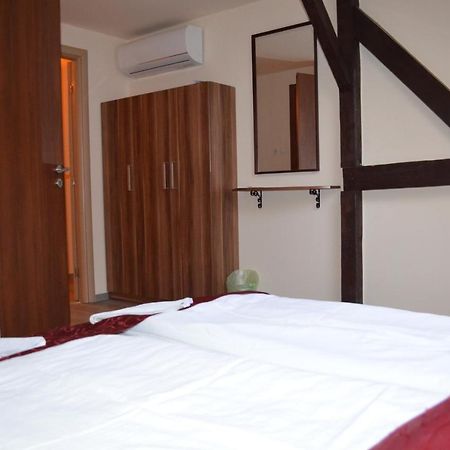 Holdfenyszallas Bed & Breakfast Сегед Екстериор снимка