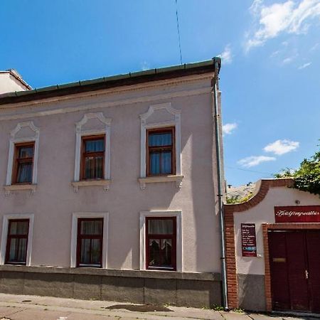 Holdfenyszallas Bed & Breakfast Сегед Екстериор снимка