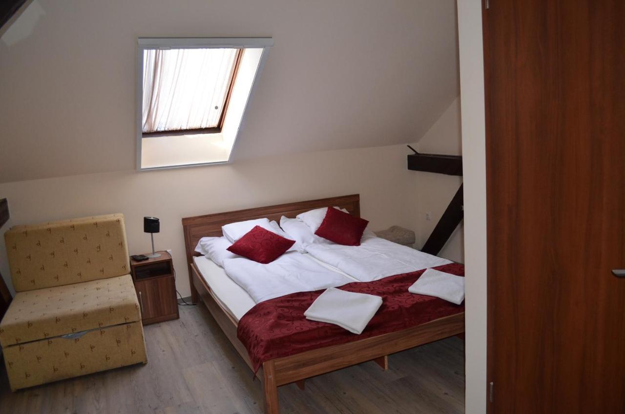 Holdfenyszallas Bed & Breakfast Сегед Екстериор снимка