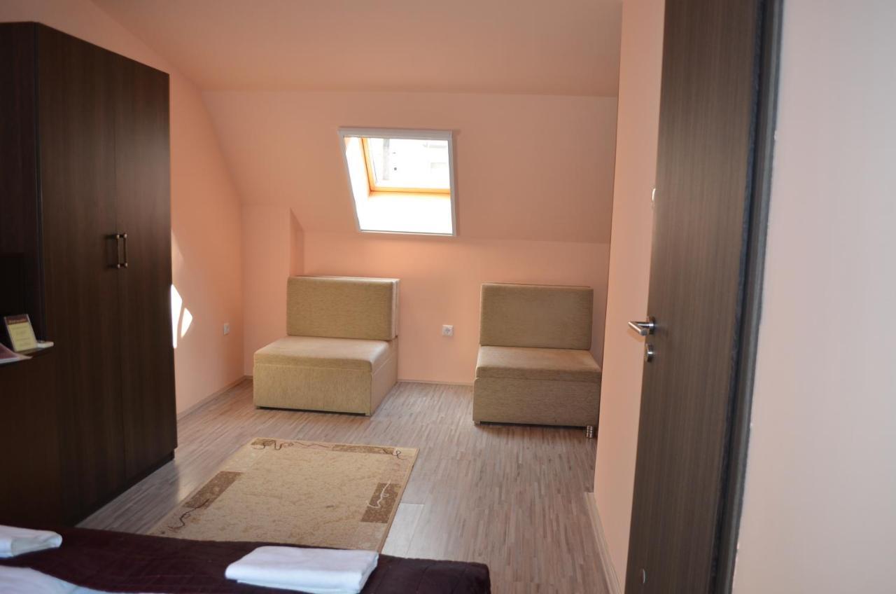 Holdfenyszallas Bed & Breakfast Сегед Екстериор снимка