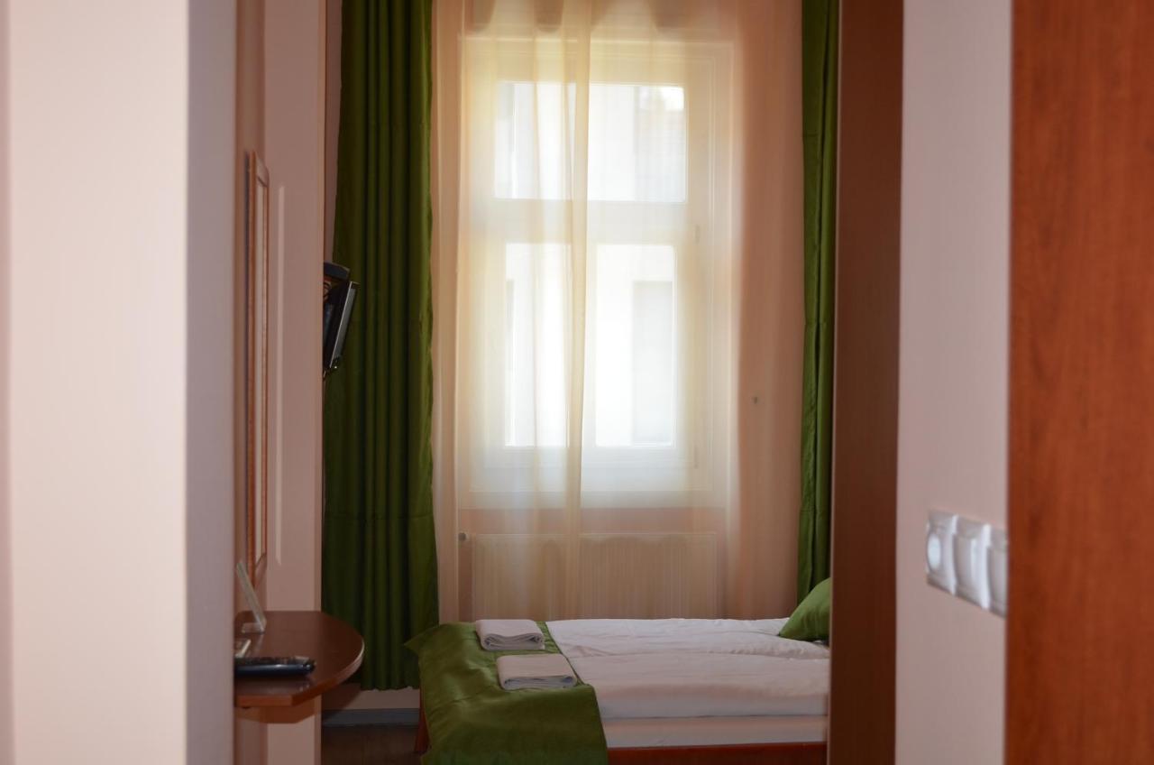 Holdfenyszallas Bed & Breakfast Сегед Екстериор снимка