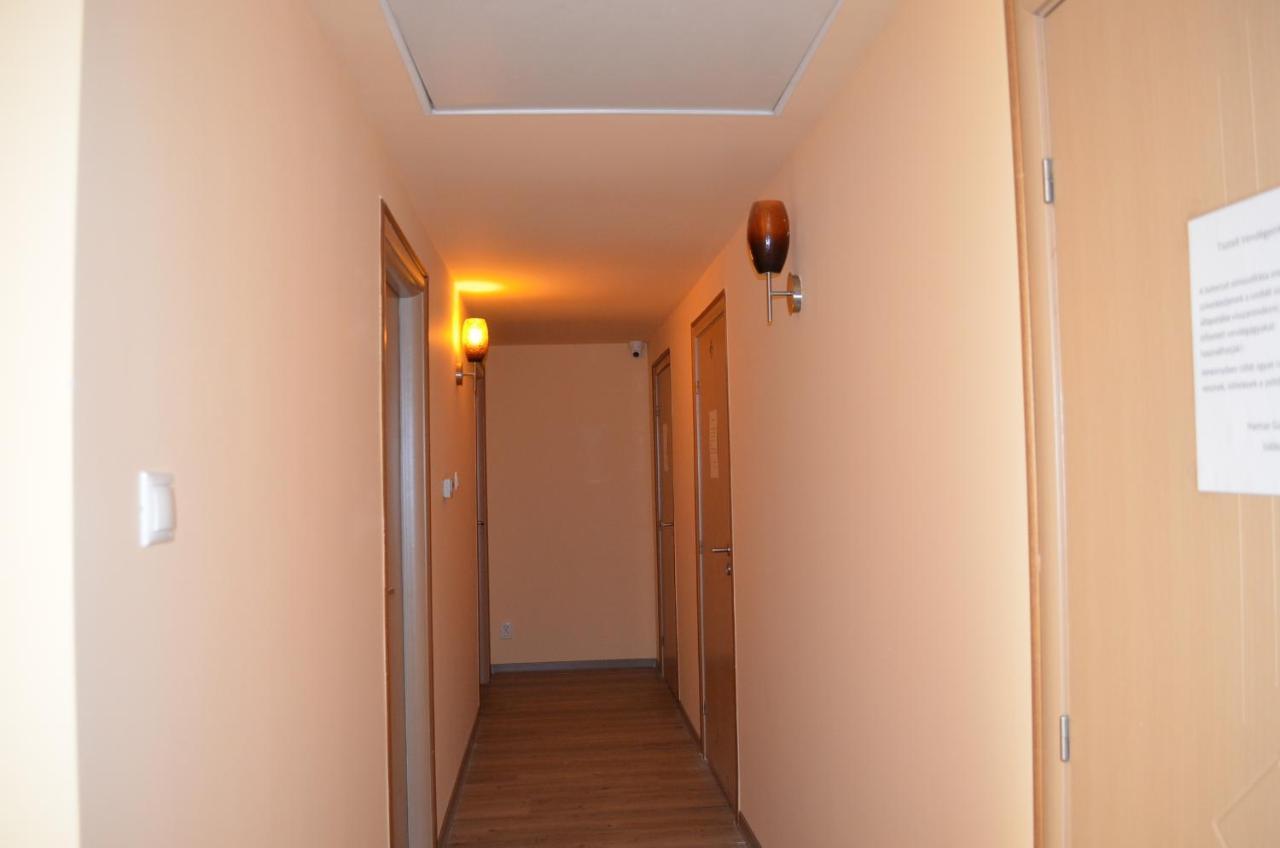 Holdfenyszallas Bed & Breakfast Сегед Екстериор снимка