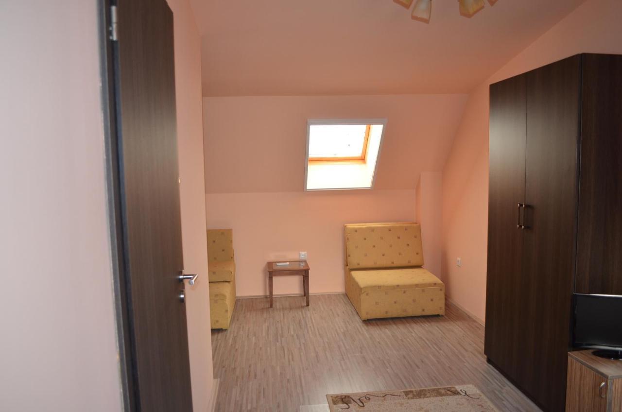 Holdfenyszallas Bed & Breakfast Сегед Екстериор снимка