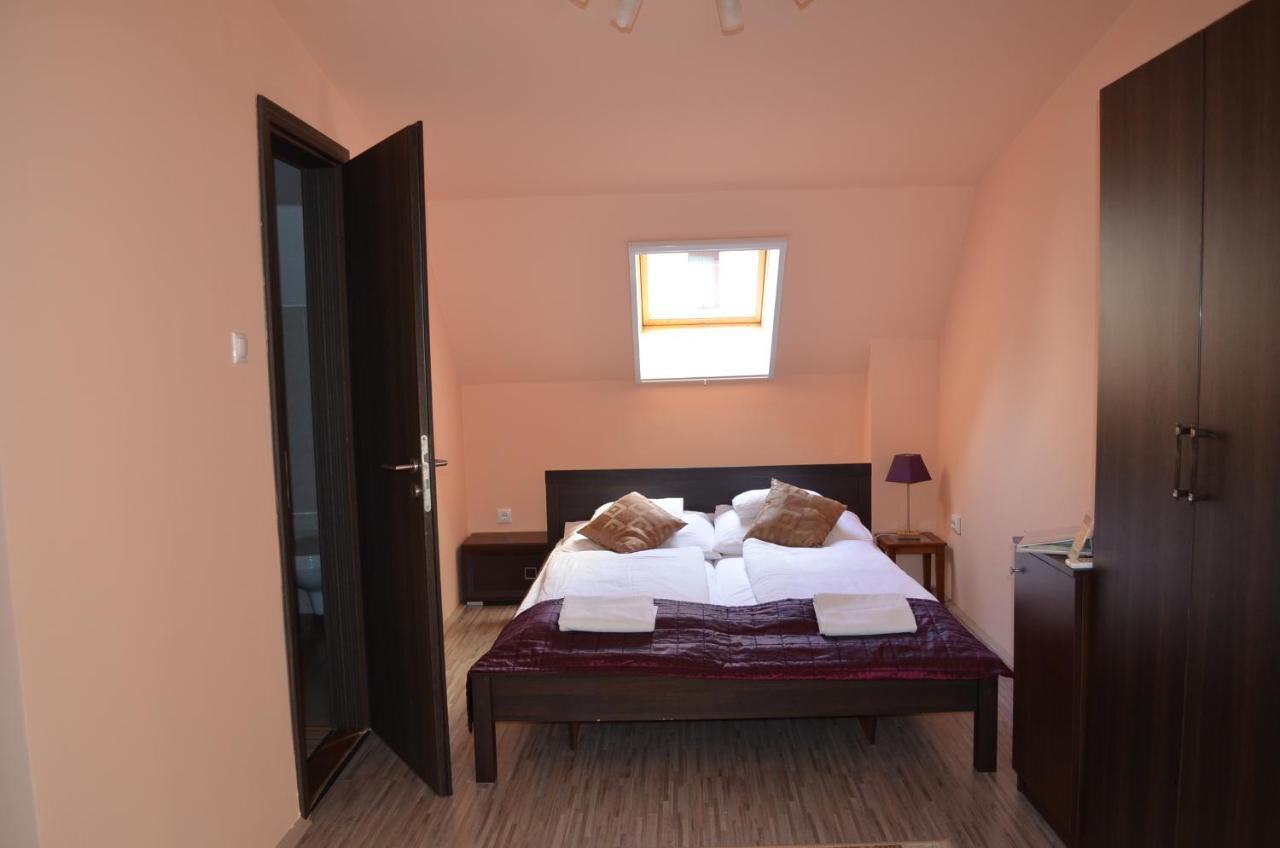 Holdfenyszallas Bed & Breakfast Сегед Екстериор снимка