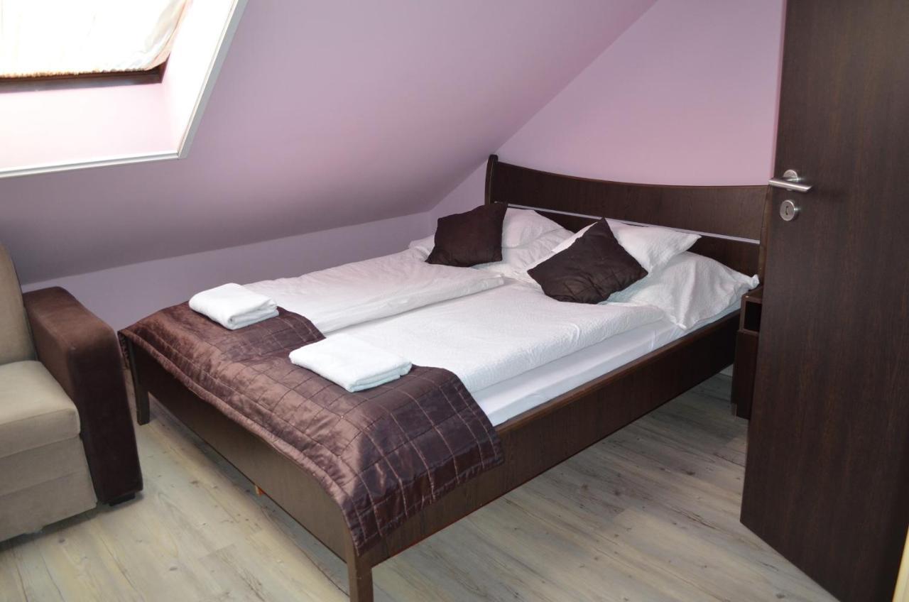 Holdfenyszallas Bed & Breakfast Сегед Екстериор снимка
