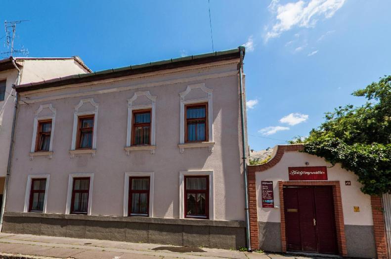 Holdfenyszallas Bed & Breakfast Сегед Екстериор снимка